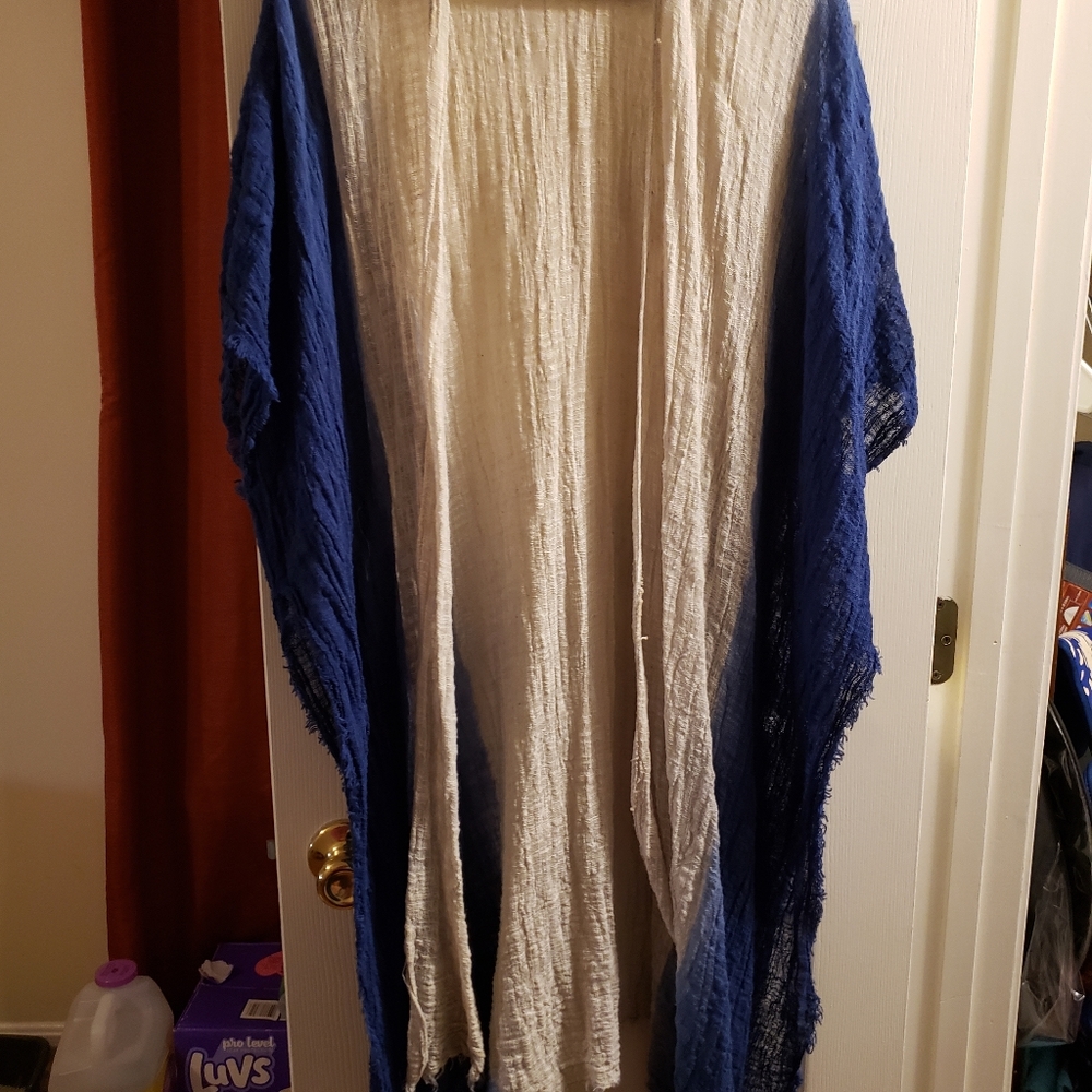 BOUTIQUE BOHO OMBRE FRINGE KIMONO, blue tan,  denim colors.Size Large